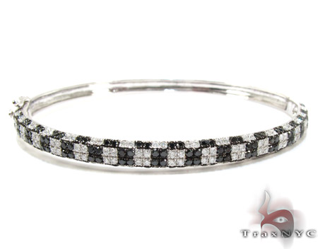 18k Gold Black And White Diamond Bangle Bracelet 25580